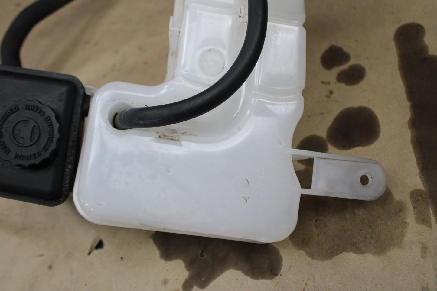 2005-2010 Chrysler 300 SRT8 6.1 Engine Coolant Overflow Reservoir Tank Assembly