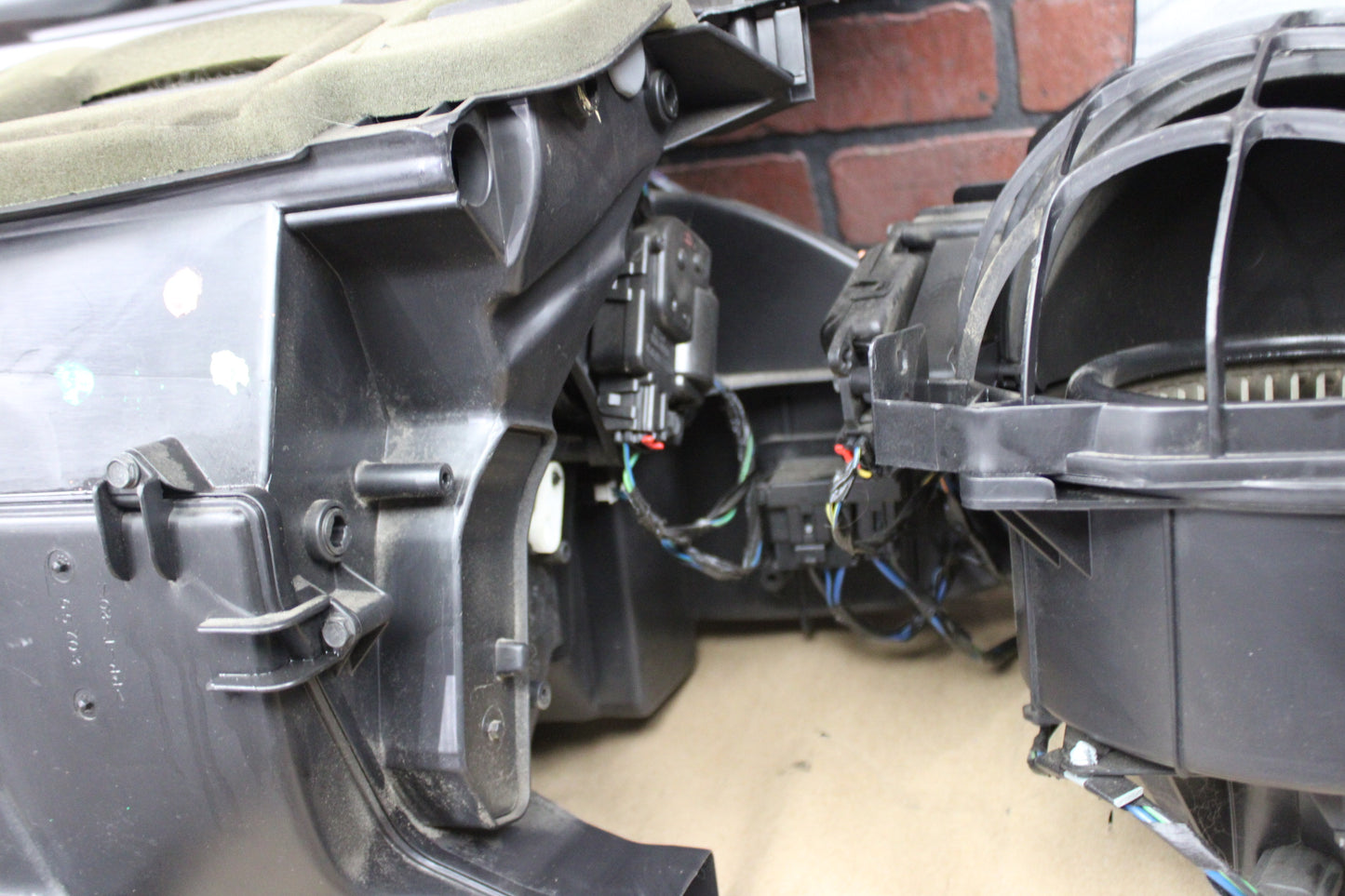 2006 CHRYSLER 300 HVAC A/C HEATER BLOWER HOUSING BOX OEM 04596500AE