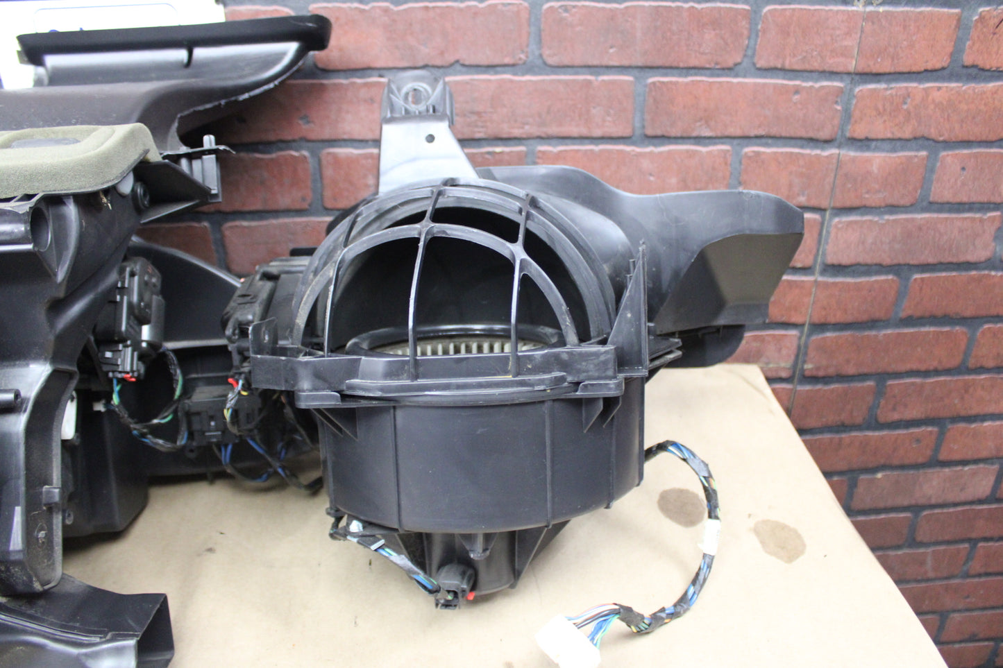 2006 CHRYSLER 300 HVAC A/C HEATER BLOWER HOUSING BOX OEM 04596500AE