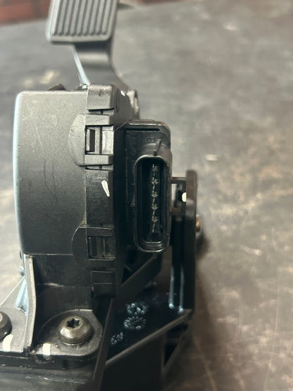 2005-2006 Jeep Grand Cherokee Commander Gas Throttle Accelerator Pedal OEM