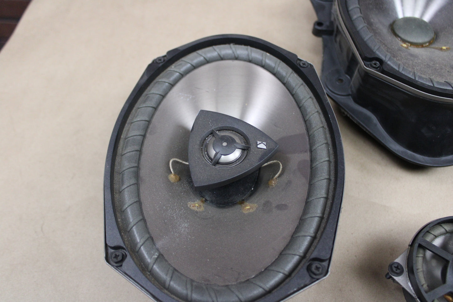 2006 Chrysler 300C SRT8 Sound Audio Speaker Set Kit of 7 OEM 05030126AA