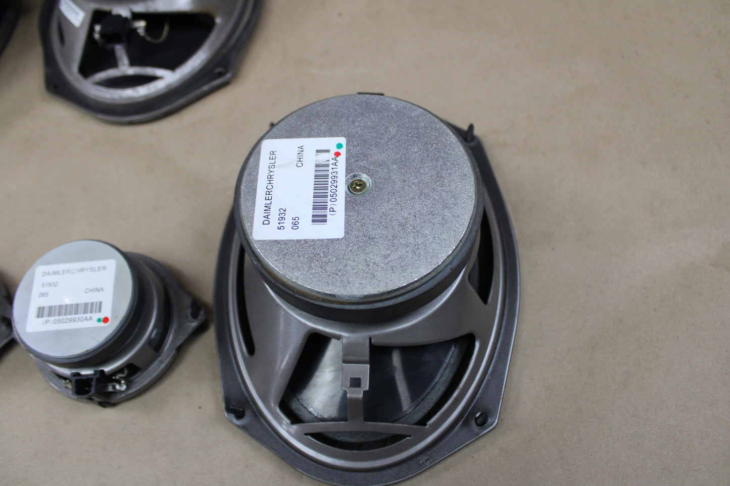 2006 Chrysler 300C SRT8 Sound Audio Speaker Set Kit of 7 OEM 05030126AA