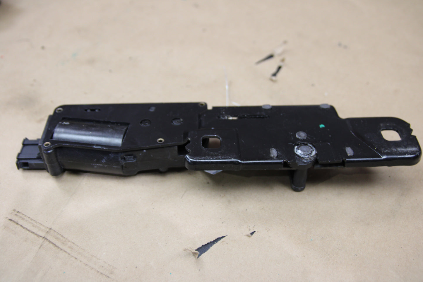 11-18 OEM Audi A8 Quattro Trunk Lid Lock Latch Striker Plate Motor 4H0 827 383 A