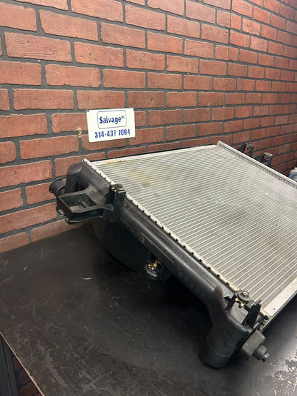 2005-2010 Jeep Grand Cherokee Commander Engine Cooling Fan Radiator Assembly