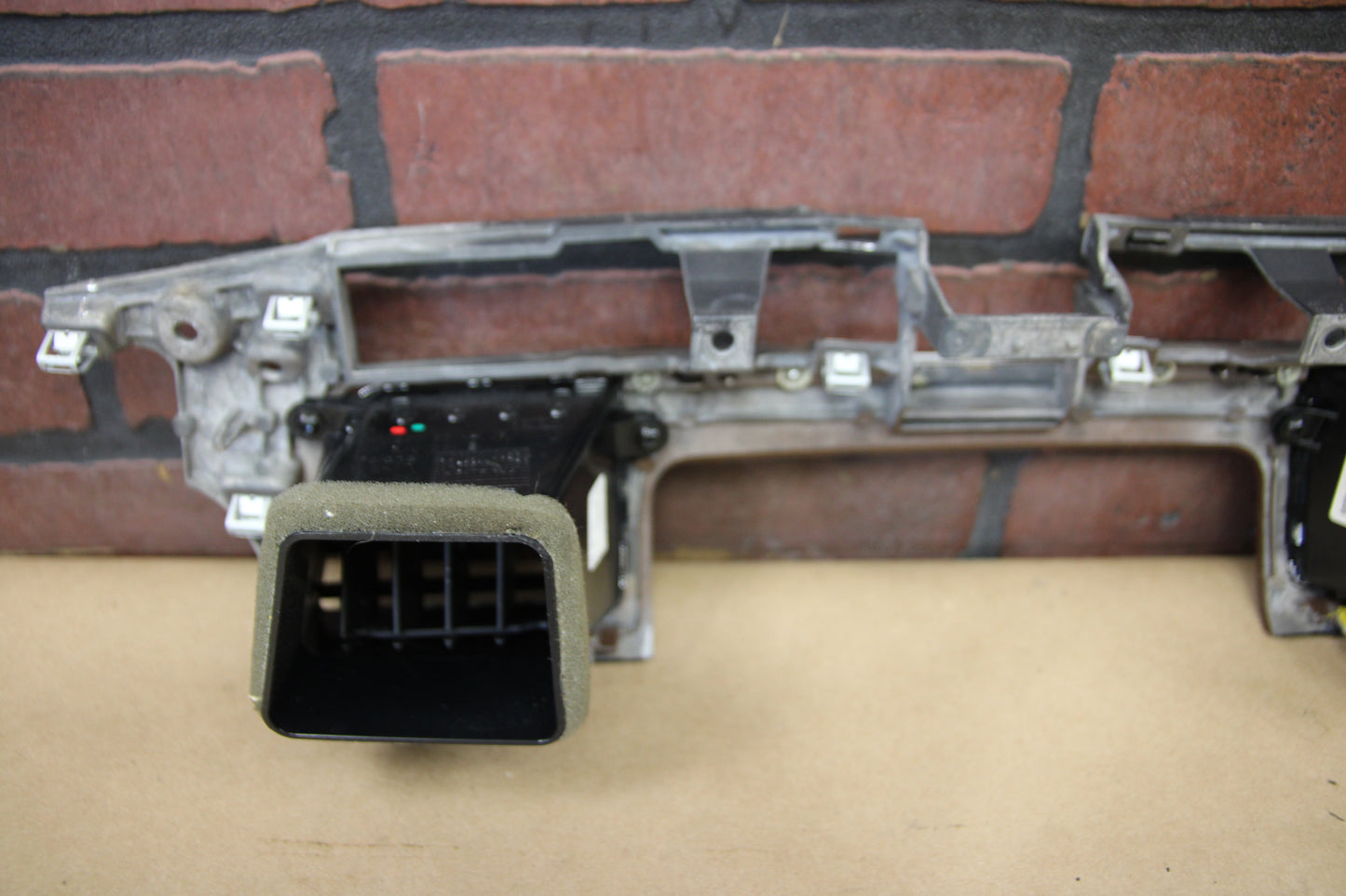 11-18 AUDI S8 A8 QUATTRO CENTER DASHBOARD GARNISH BEZEL PANEL TRIM AIR VENT OEM