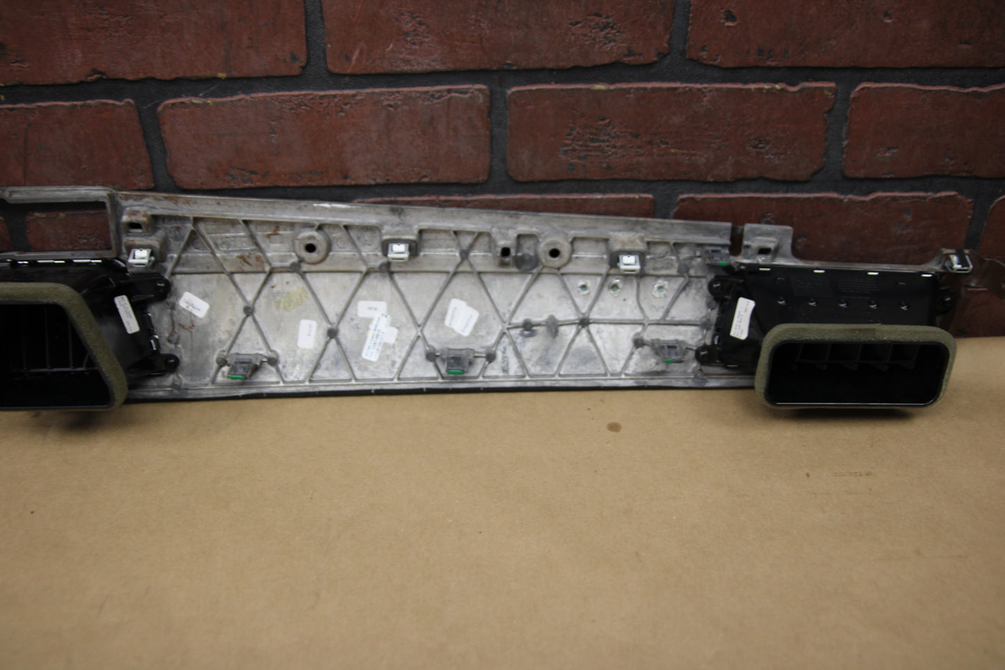 11-18 AUDI S8 A8 QUATTRO CENTER DASHBOARD GARNISH BEZEL PANEL TRIM AIR VENT OEM