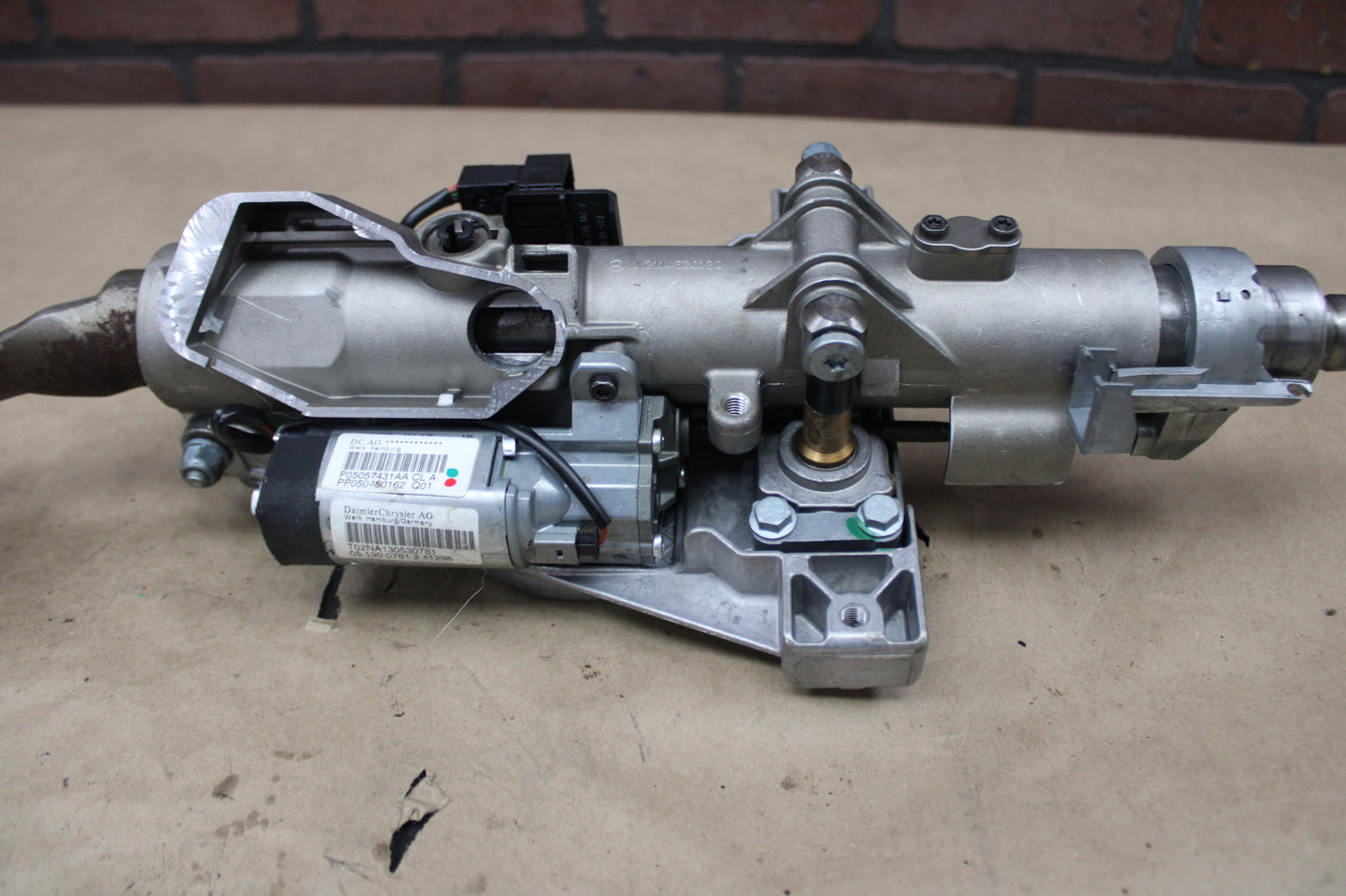 2005-2010 CHRYSLER 300 STEERING COLUMN ASSEMBLY OEM 05057431AA