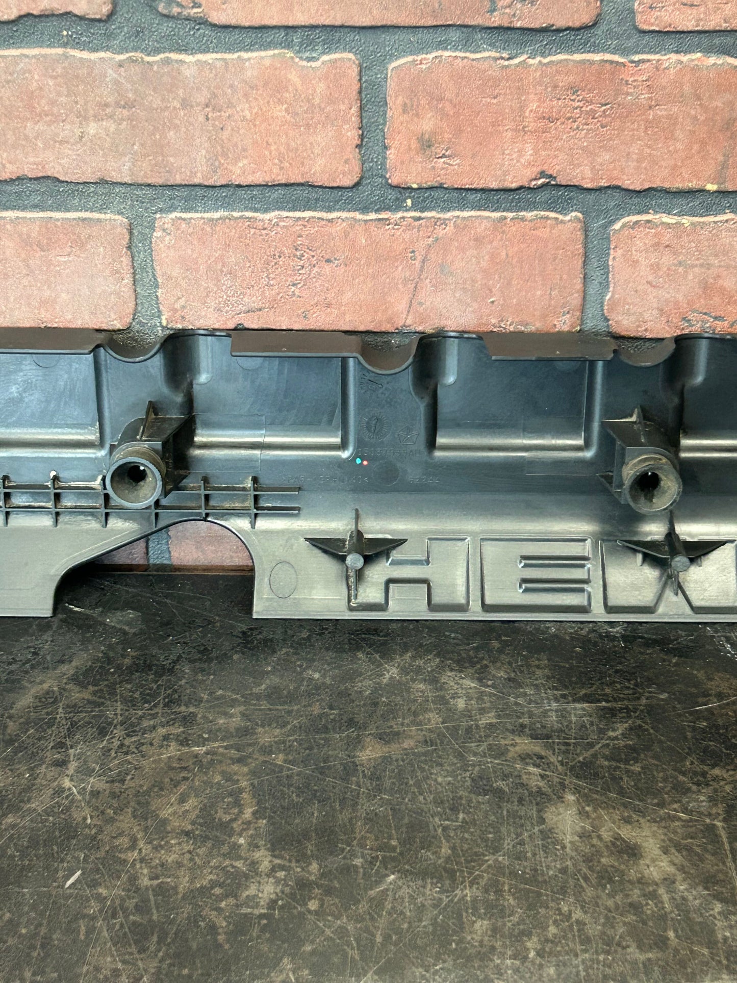 06-10 Charger Challenger 300 Grand Cherokee SRT8 6.1l Hemi OEM Left Engine Cover