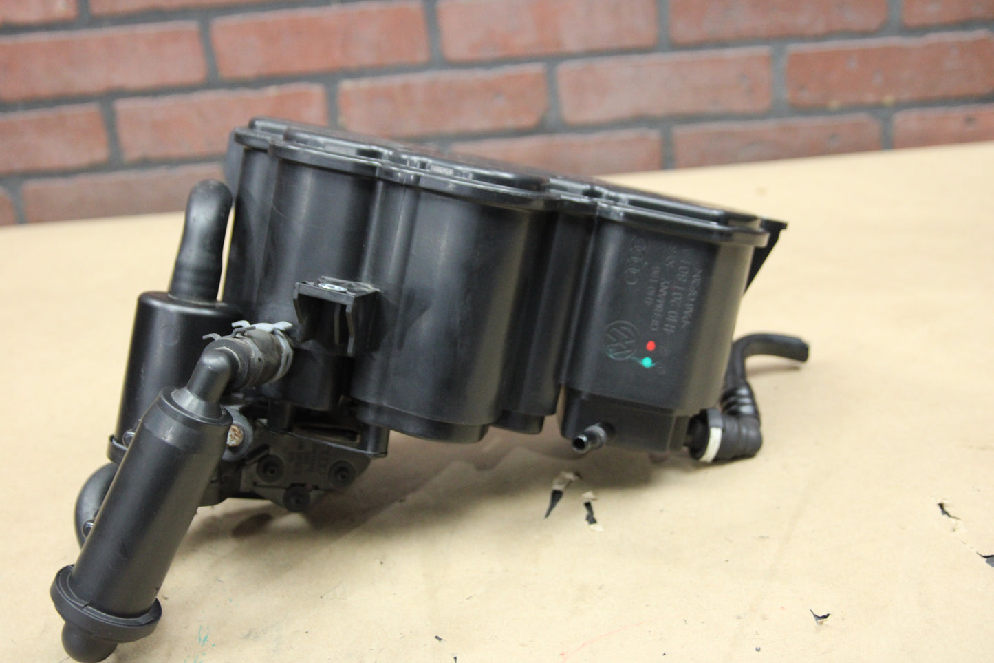 2011-2018 AUDI A8 QUATTRO FUEL VAPOR CHARCOAL CANISTER OEM 4H0 201 801 A