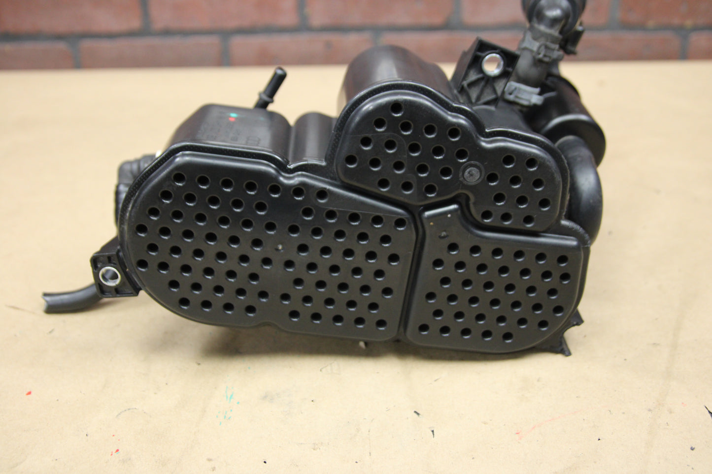 2011-2018 AUDI A8 QUATTRO FUEL VAPOR CHARCOAL CANISTER OEM 4H0 201 801 A