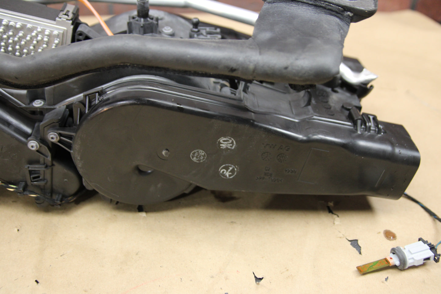 2011-2018 Audi A8 L Rear Heater Blower Motor Housing Box Unit OEM 4H0 820 004 C