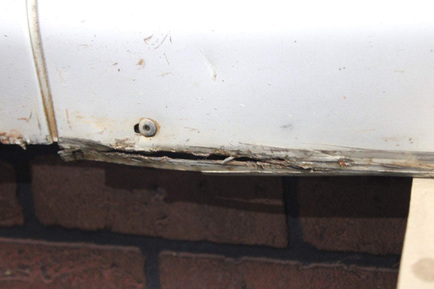 05-10 CHRYSLER 300 SRT8 OEM DRIVER LH SIDE SKIRT ROCKER PANEL MOLDING