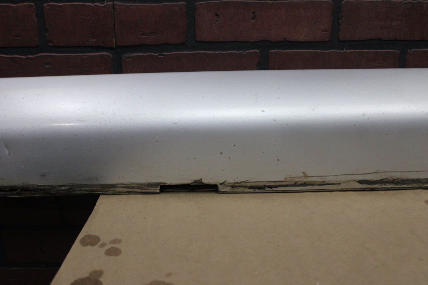 05-10 CHRYSLER 300 SRT8 OEM DRIVER LH SIDE SKIRT ROCKER PANEL MOLDING