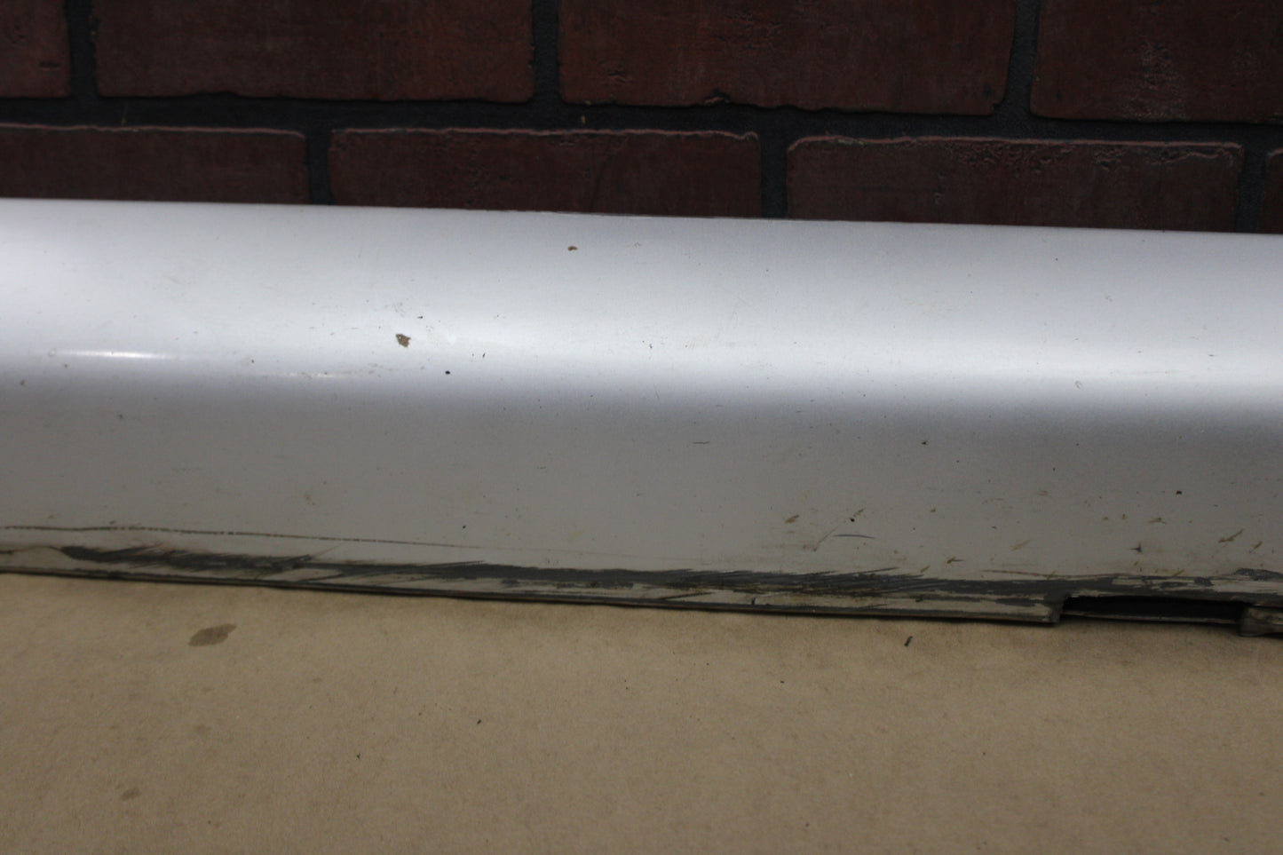 05-10 CHRYSLER 300 SRT8 OEM DRIVER LH SIDE SKIRT ROCKER PANEL MOLDING