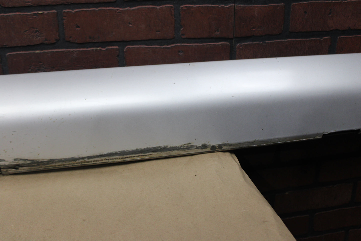 05-10 CHRYSLER 300 SRT8 OEM DRIVER LH SIDE SKIRT ROCKER PANEL MOLDING