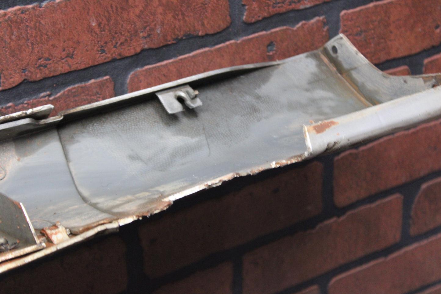 05-10 CHRYSLER 300 SRT8 OEM DRIVER LH SIDE SKIRT ROCKER PANEL MOLDING