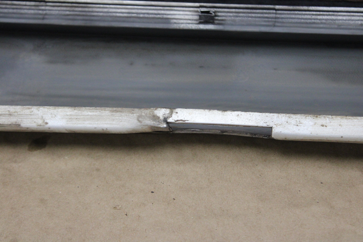 05-10 CHRYSLER 300 SRT8 OEM DRIVER LH SIDE SKIRT ROCKER PANEL MOLDING