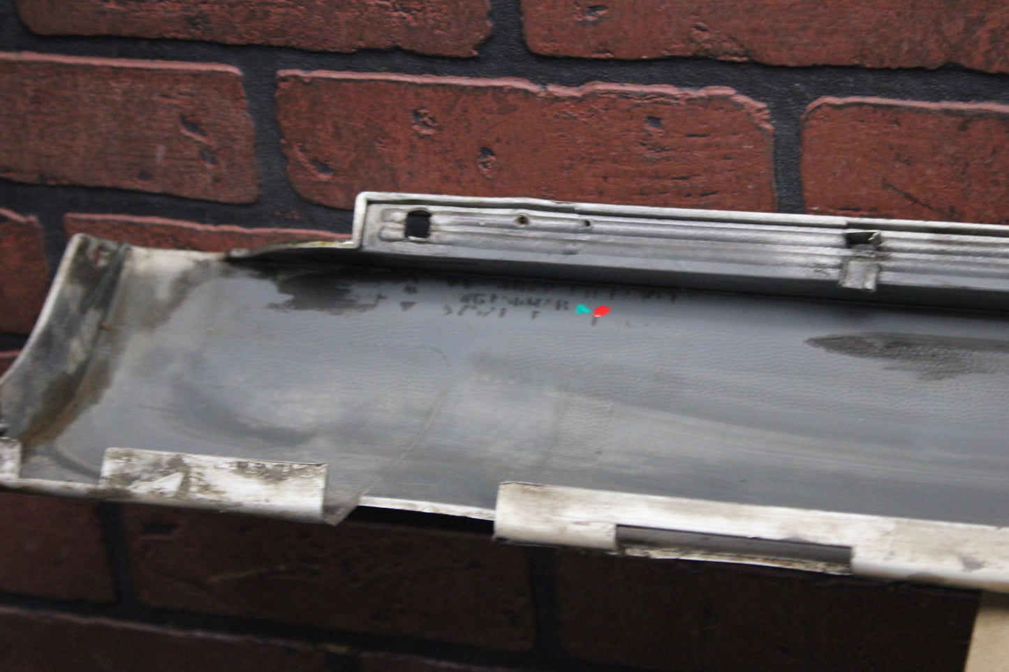 05-10 CHRYSLER 300 SRT8 OEM DRIVER LH SIDE SKIRT ROCKER PANEL MOLDING