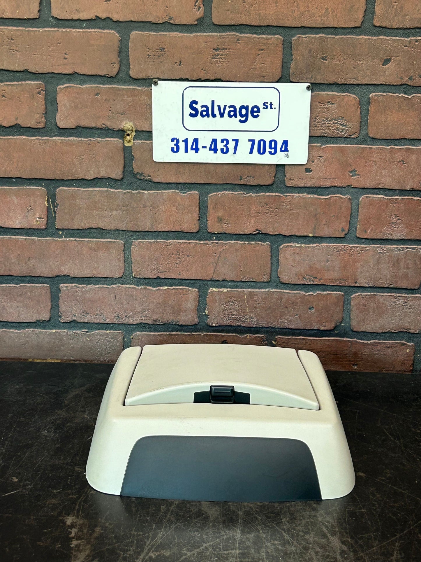 05 - 07 JEEP GRAND CHEROKEE SRT8 OEM ROOF MEDIA SYSTEM MONITOR SCREEN DVD PLAYER