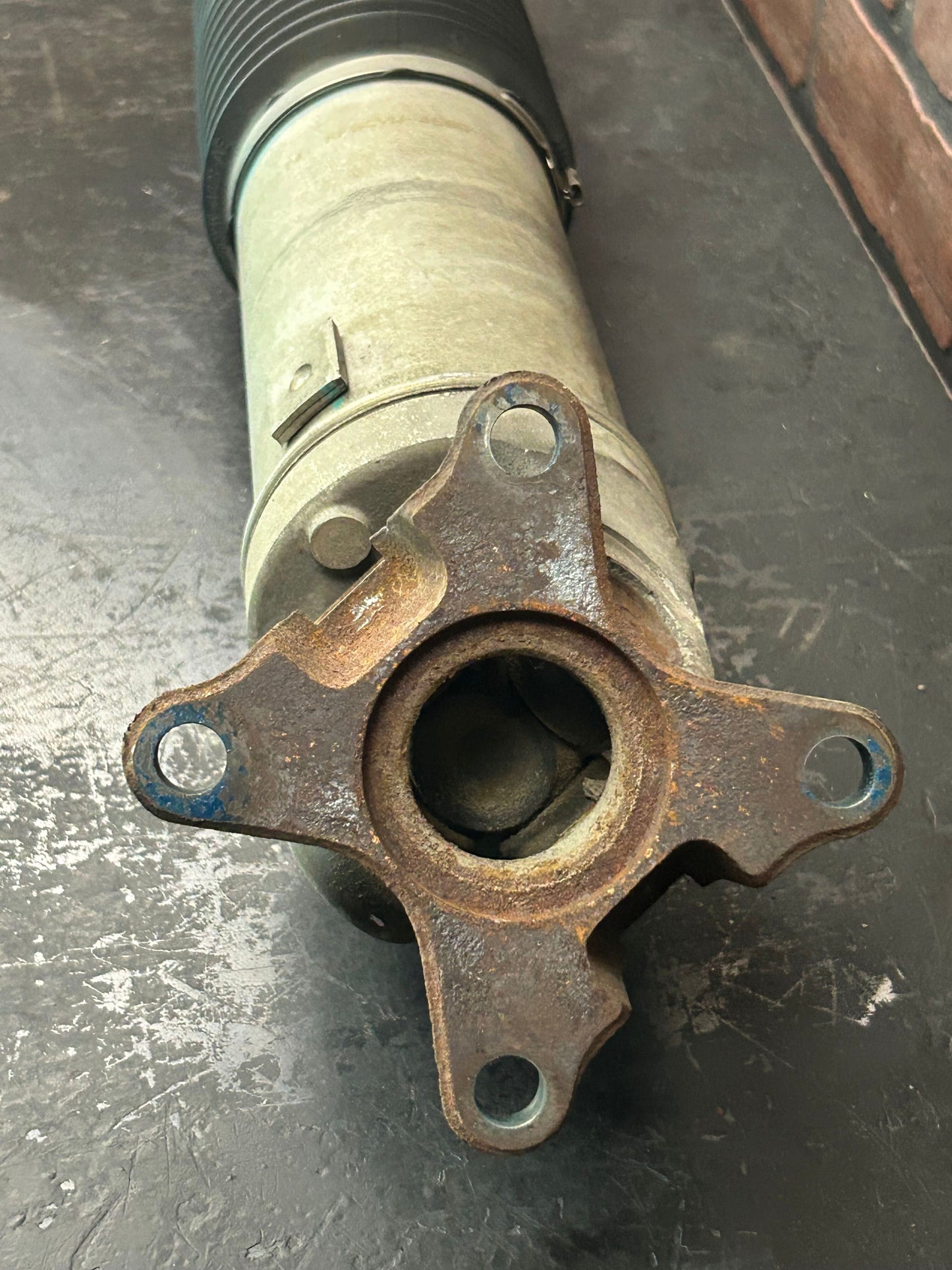 2006-2010 JEEP GRAND CHEROKEE WK1 SRT8 6.1L OEM REAR ALL WHEEL DRIVE TRAIN SHAFT