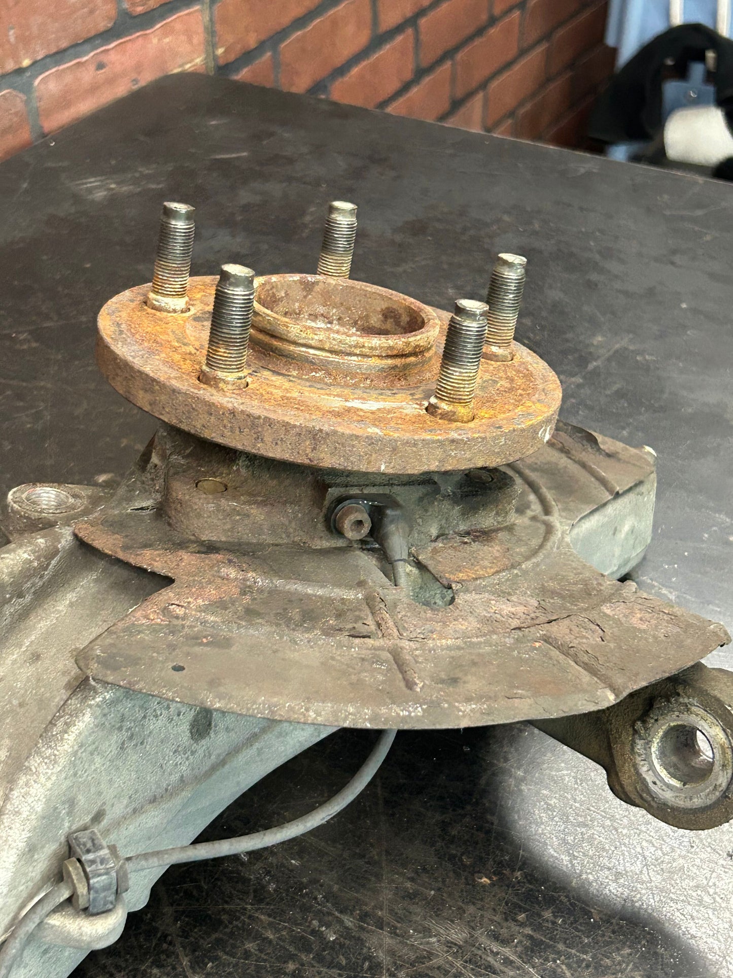 06 - 10 JEEP GRAND CHEROKEE SRT8 FRONT DRIVER SUSPENSION SPINDLE KNUCKLE OEM