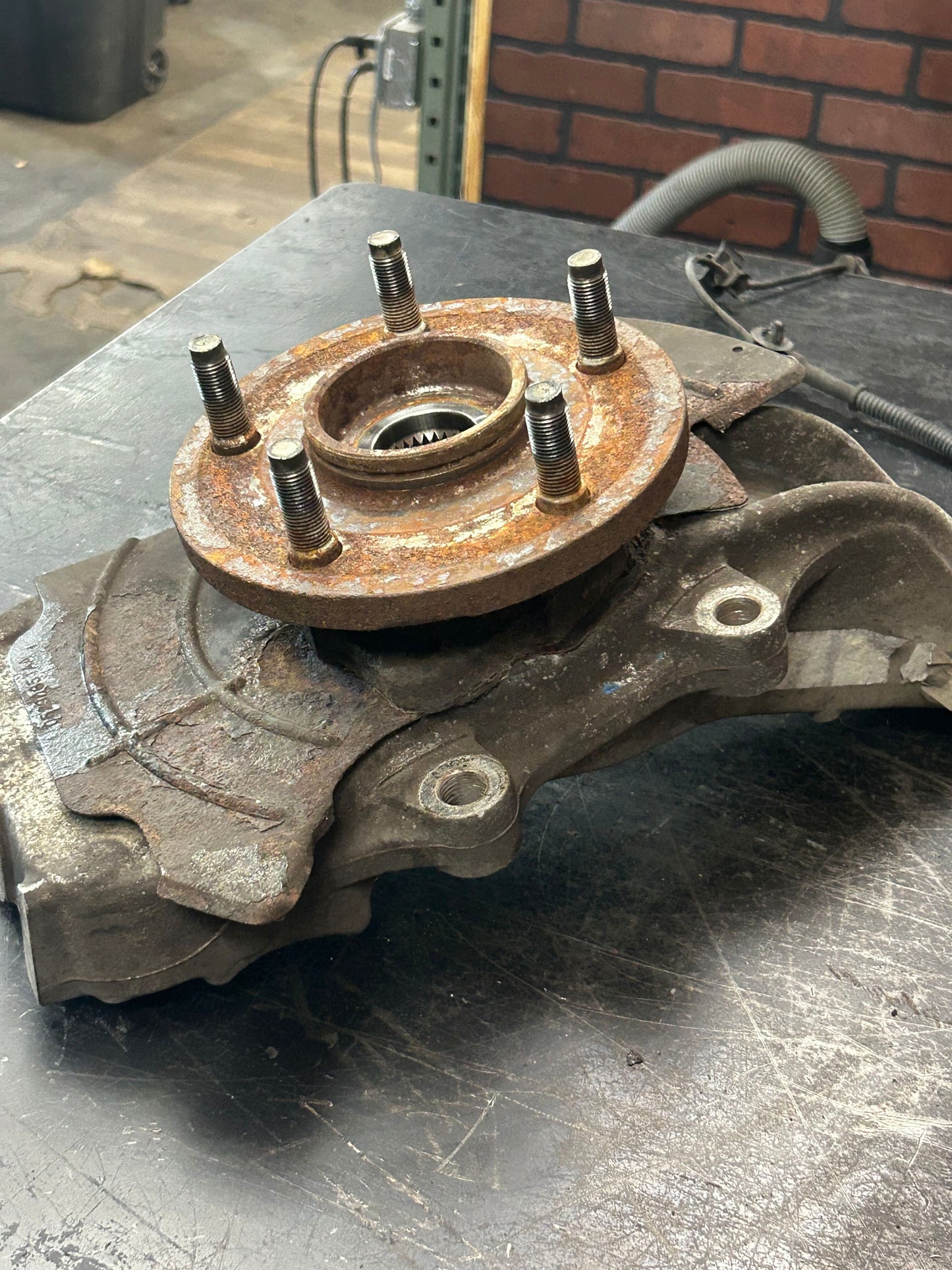06 - 10 JEEP GRAND CHEROKEE SRT8 FRONT DRIVER SUSPENSION SPINDLE KNUCKLE OEM