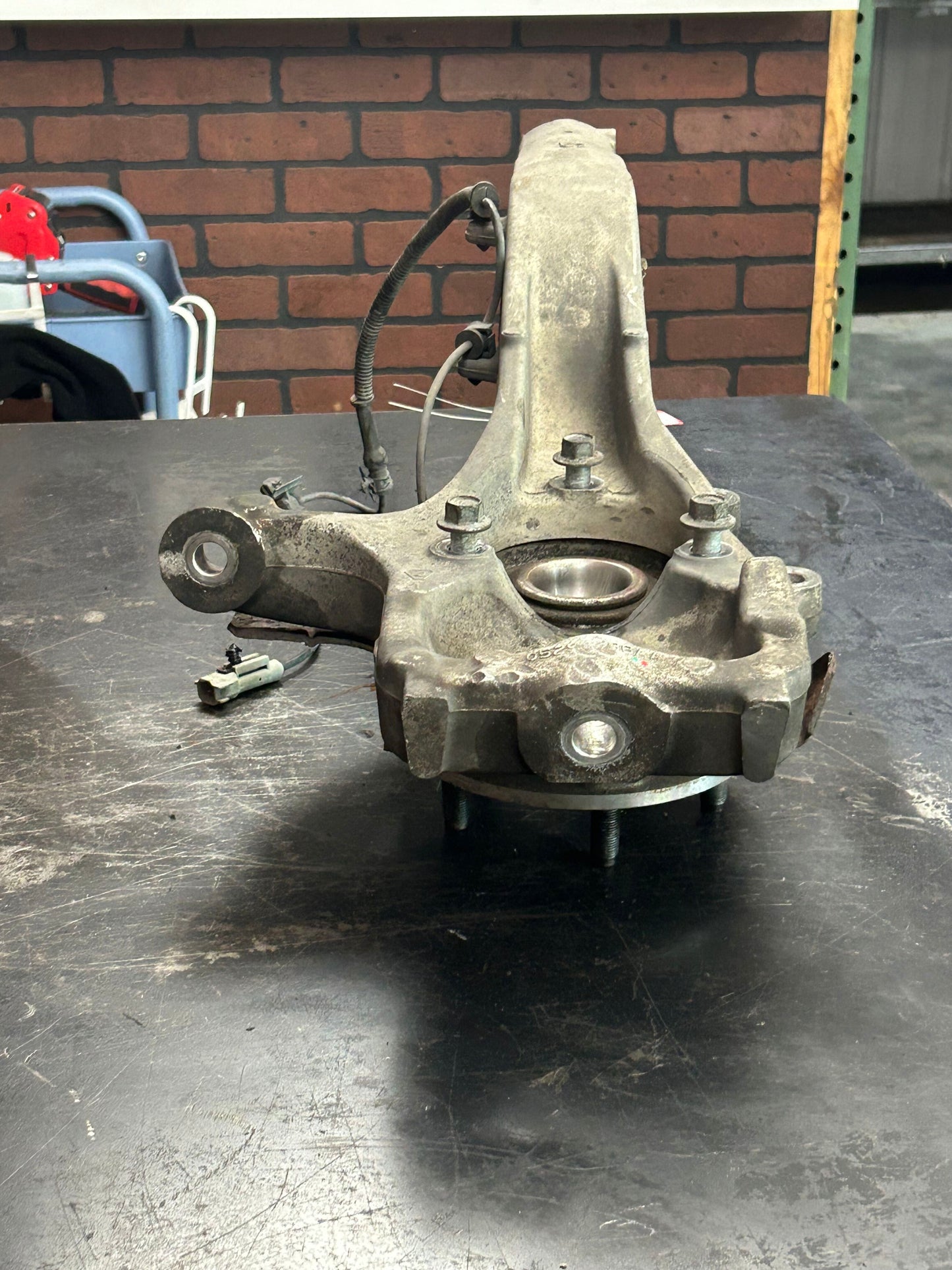 06 - 10 JEEP GRAND CHEROKEE SRT8 FRONT PASSENGER SUSPENSION SPINDLE KNUCKLE OEM