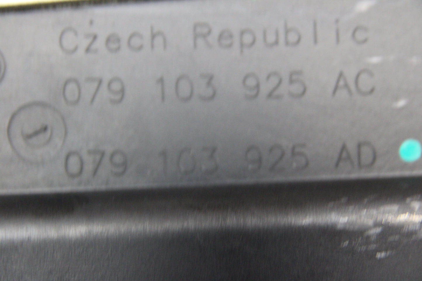 2013-2018 AUDI A8 QUATTRO 4.0L V8 Engine Cover Panel OEM 079 103 925 AC