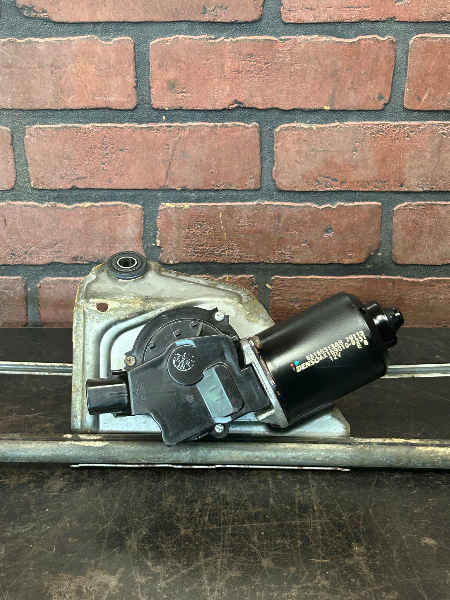 2005-2007 Jeep Grand Cherokee Windshield Wiper Motor Assembly 55156313AB