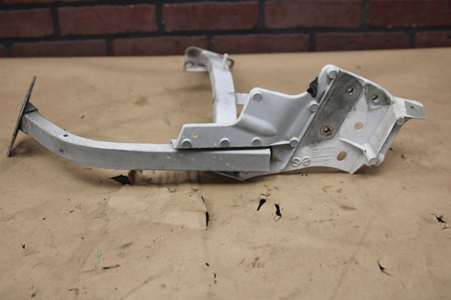 11-18 Audi A8L S8 Front Right Passenger Fender Support Mount Bracket OEM