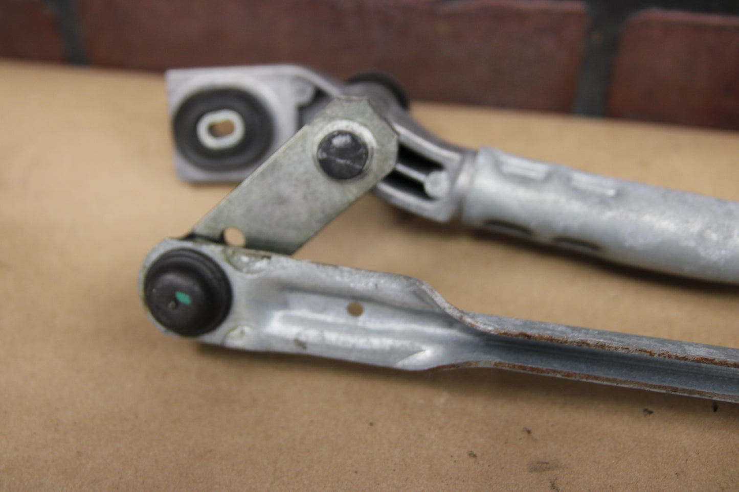 2011-14 Audi A8 Quattro Front Windshield Wiper Transmission Motor Linkage OEM