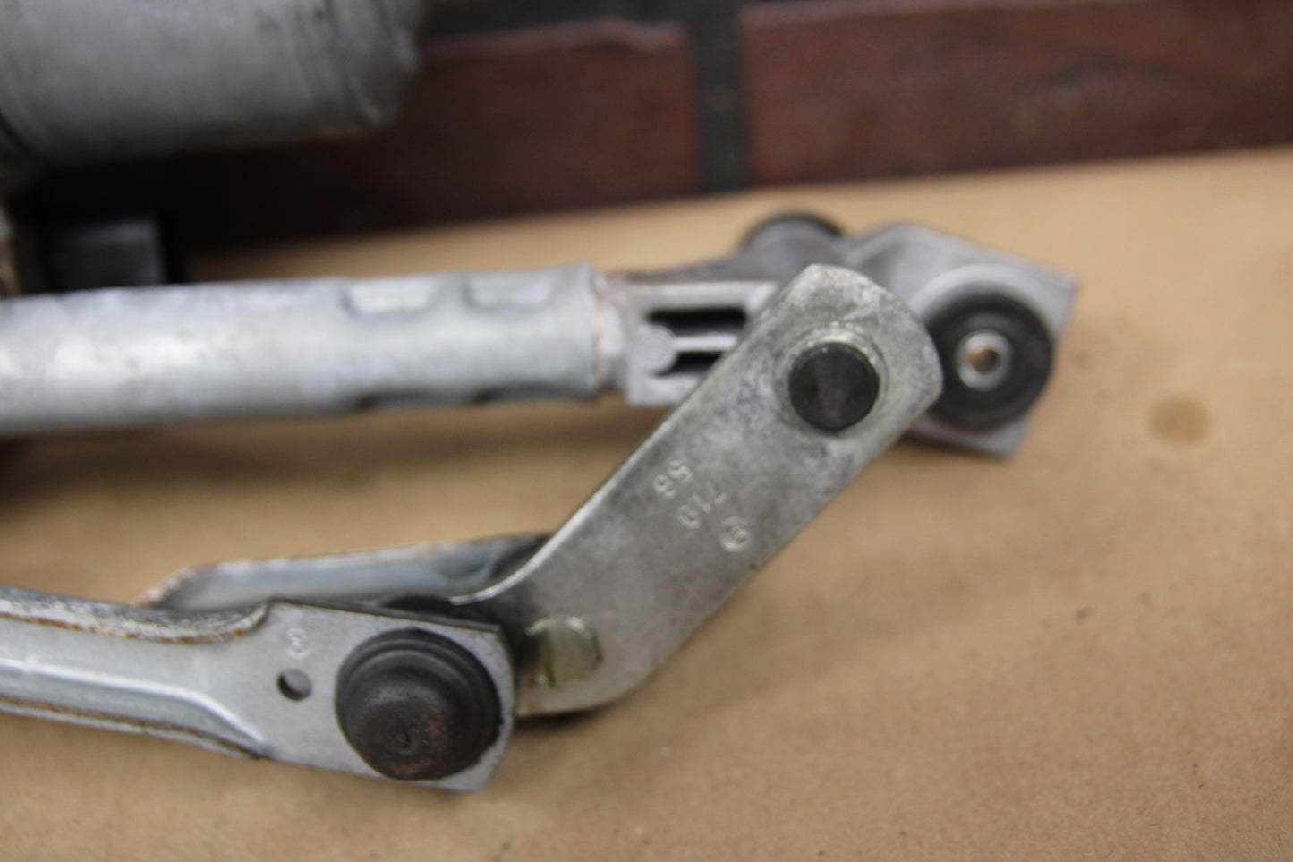 2011-14 Audi A8 Quattro Front Windshield Wiper Transmission Motor Linkage OEM