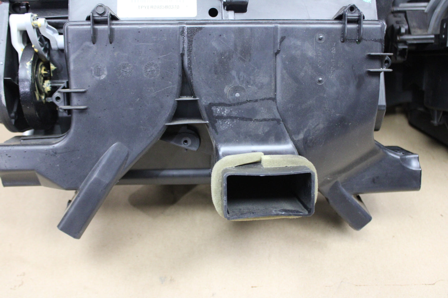 2006 CHRYSLER 300 SRT8 HVAC A/C HEATER BLOWER HOUSING BOX 04596500AE