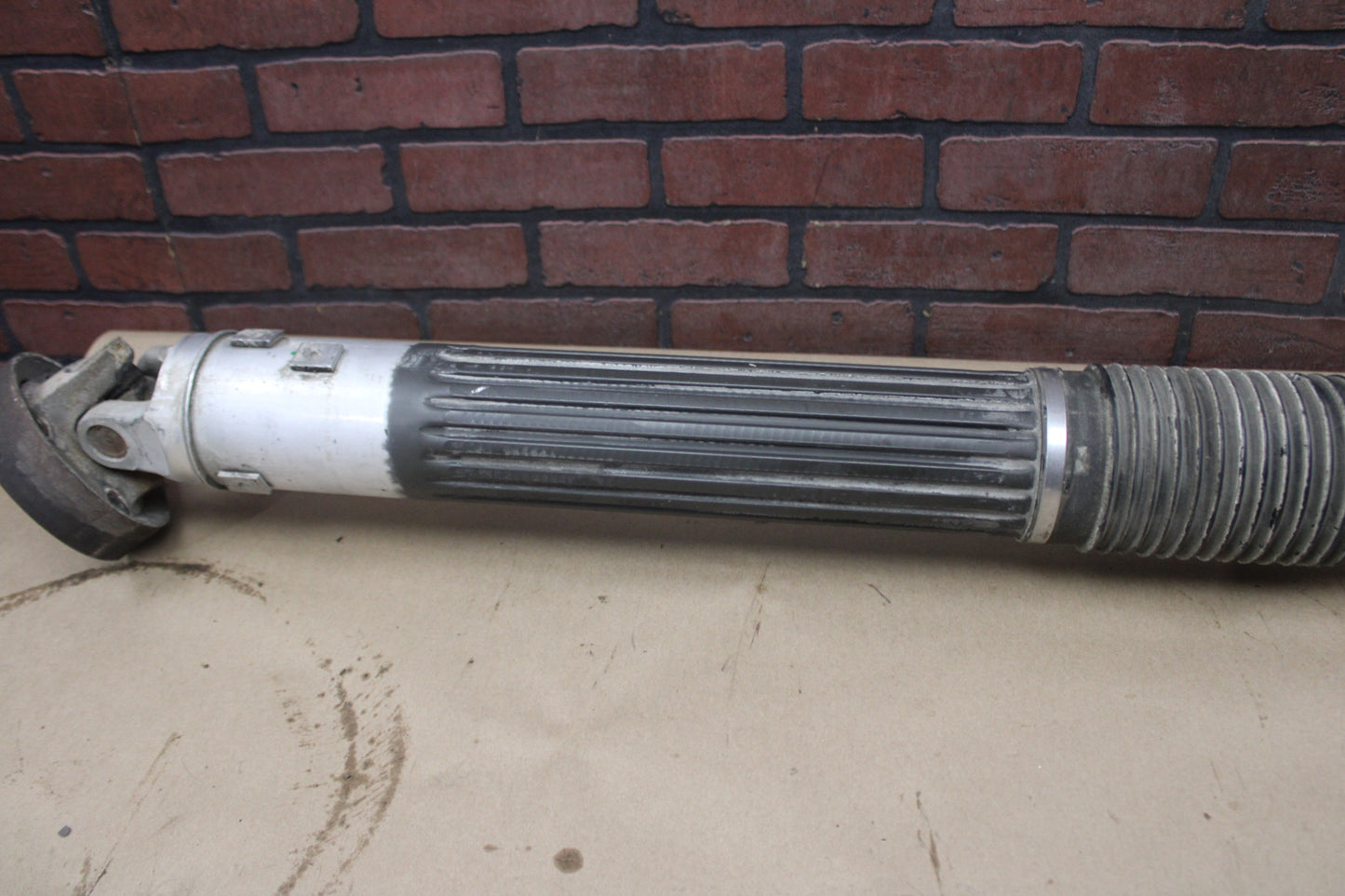 2006-2010 JEEP GRAND CHEROKEE SRT8 6.1L ALL WHEEL DRIVE TRAIN LINE SHAFT OEM