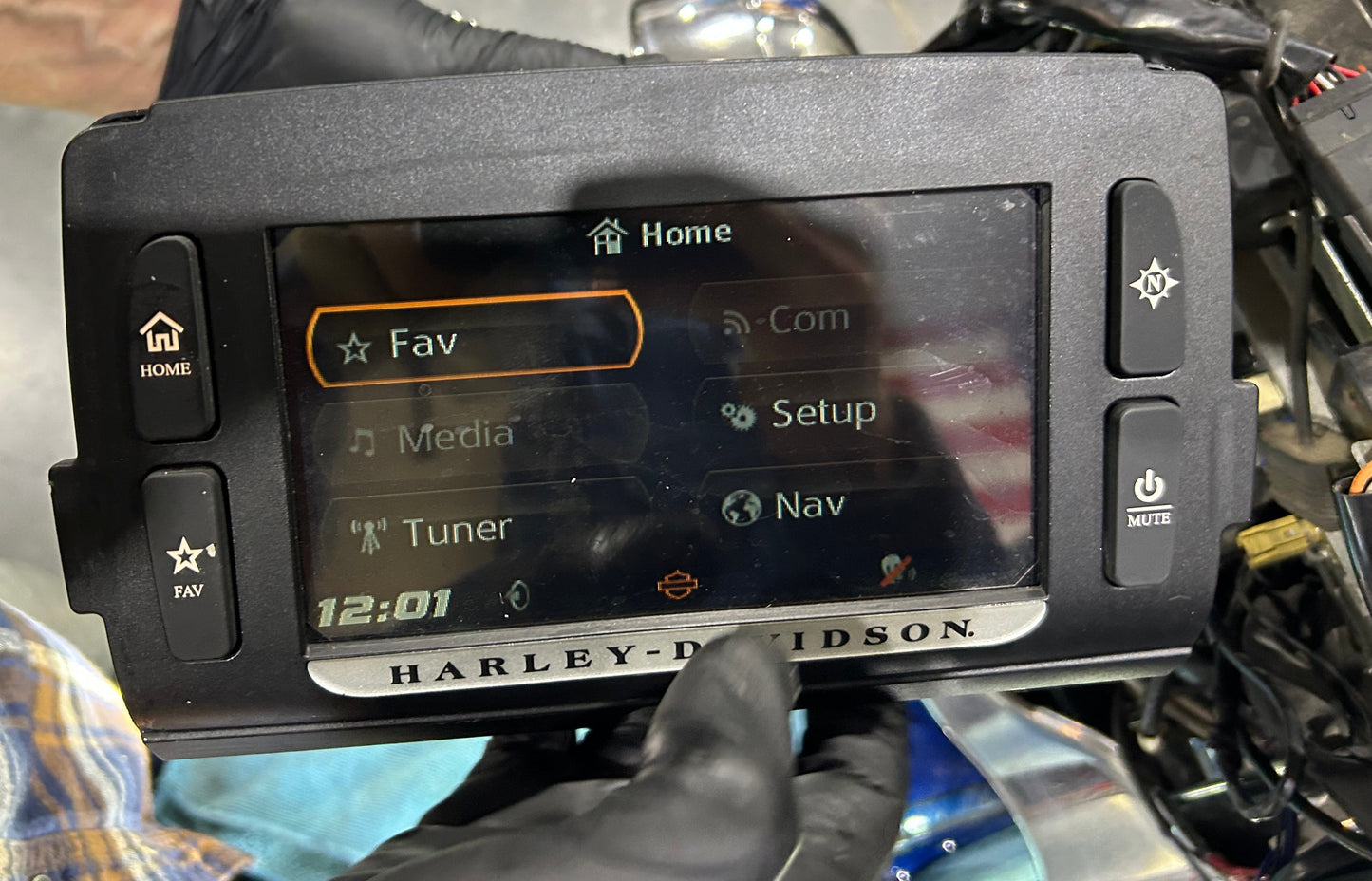 Harley Davidson OEM 14-16 Touring Radio 76000076A