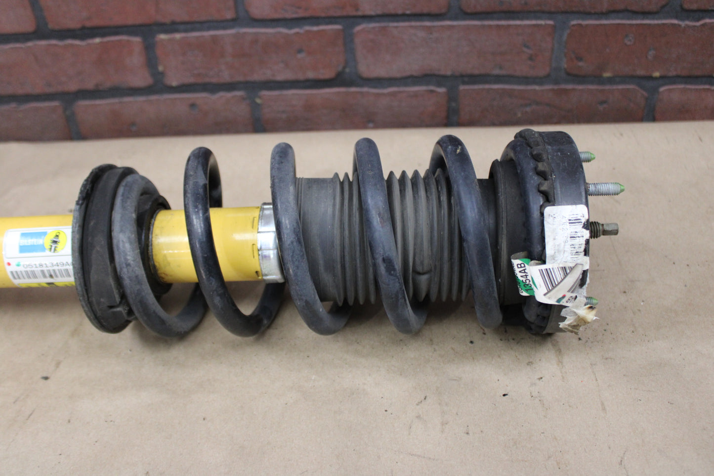 11-12 CHARGER CHALLENGER SRT8 FRONT PASSENGER RH STRUT SHOCK 05181349AG