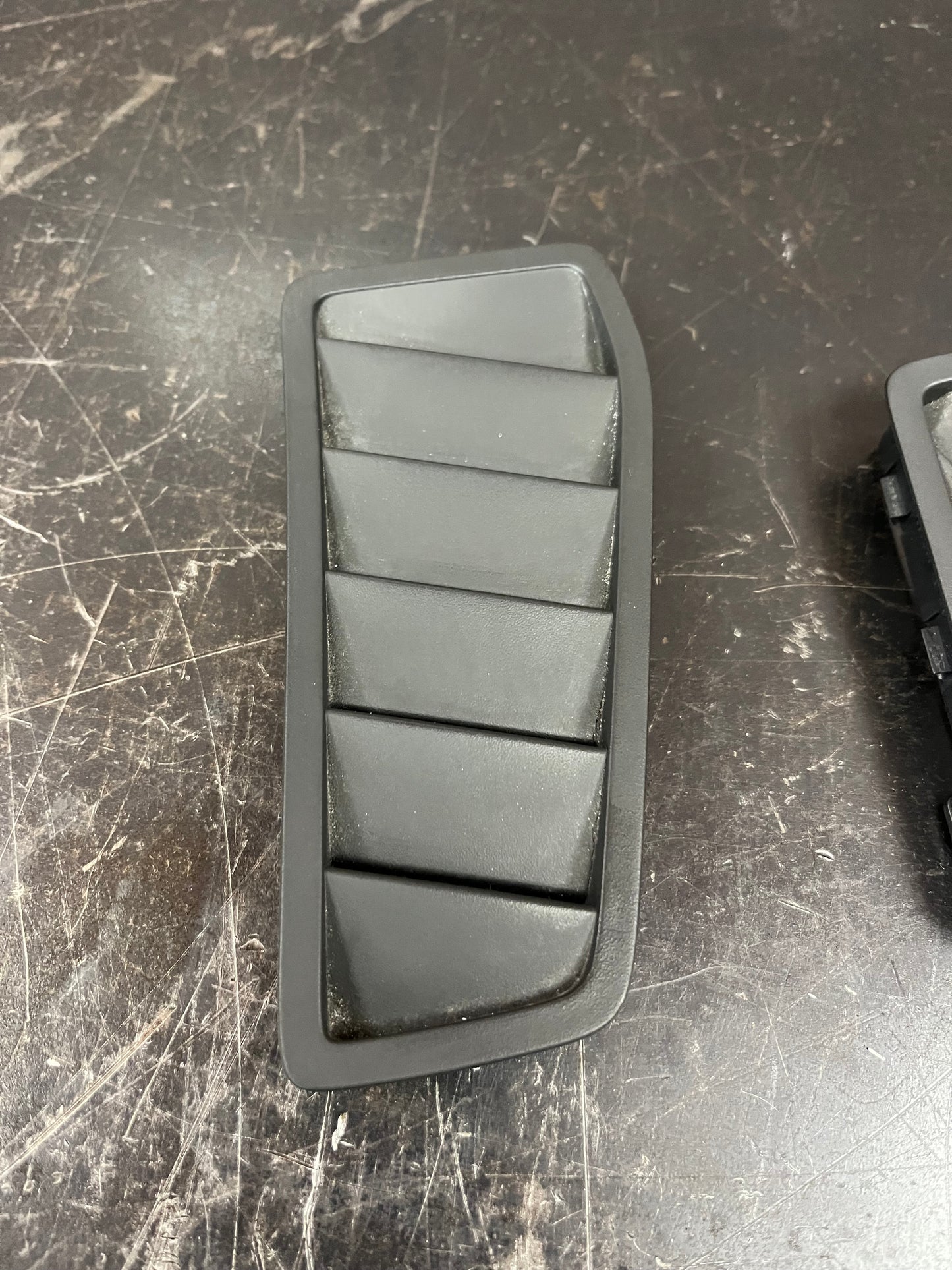2010 Challenger Dash Defroster Vents