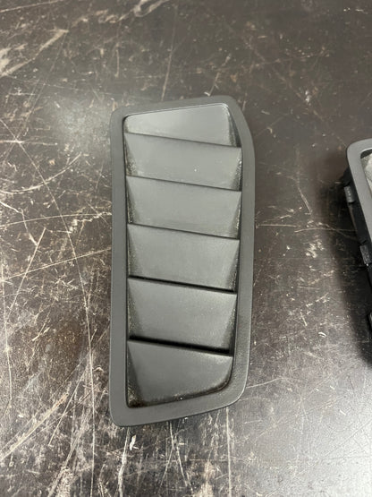 2010 Challenger Dash Defroster Vents