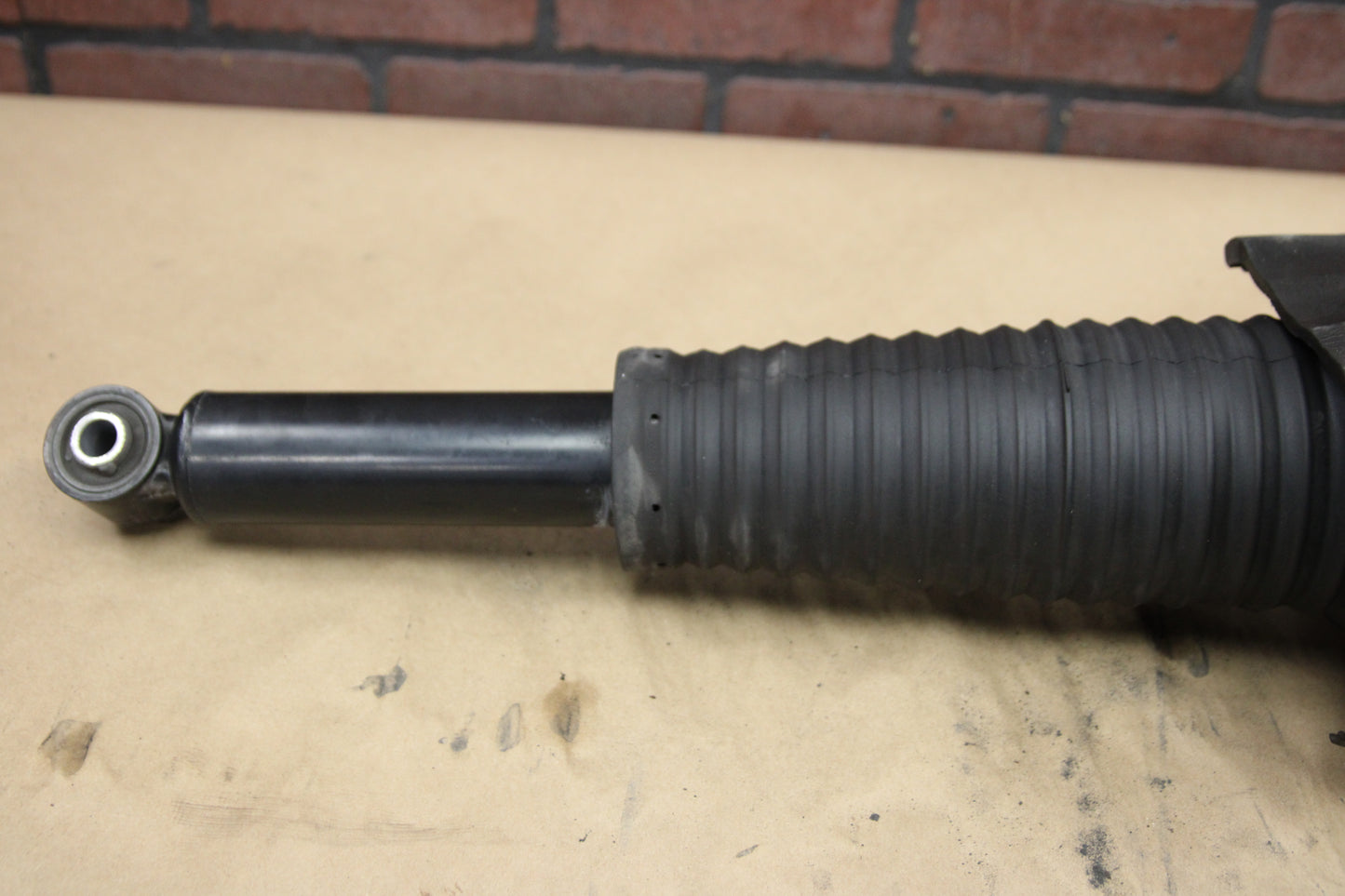 11-14 Audi A8 Quattro Rear Passenger Side Air Shock Strut Assembly 4H0 616 002 M