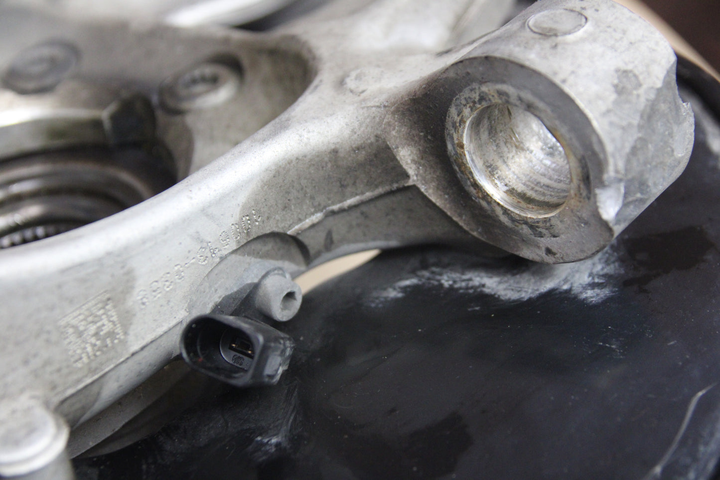 11-14 Audi A8 Quattro Front Passenger RH Side Spindle Knuckle OEM 4H0 407 242 M