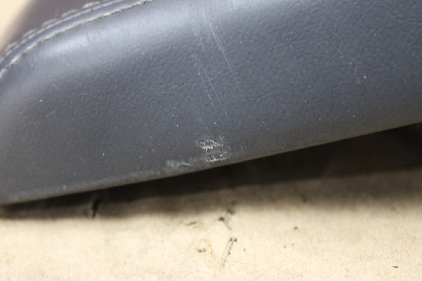 08-14 CHALLENGER SRT8 CENTER CONSOLE LID BLACK LEATHER ARMREST