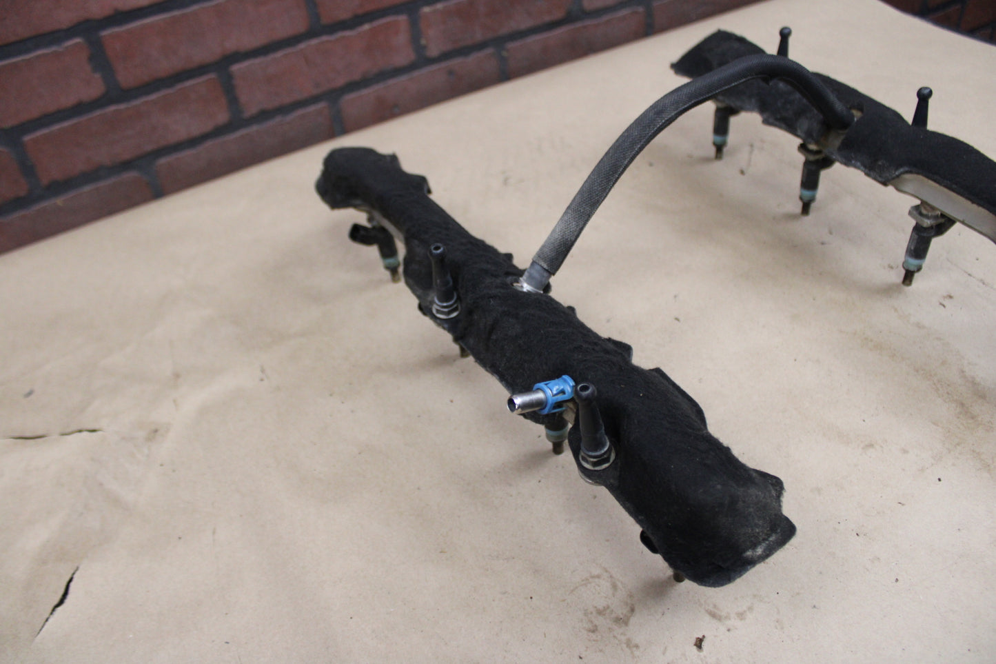 2011-26 Jeep Chrysler Dodge 6.4L V8 Engine Fuel Rail Assembly w/ Injectors OEM
