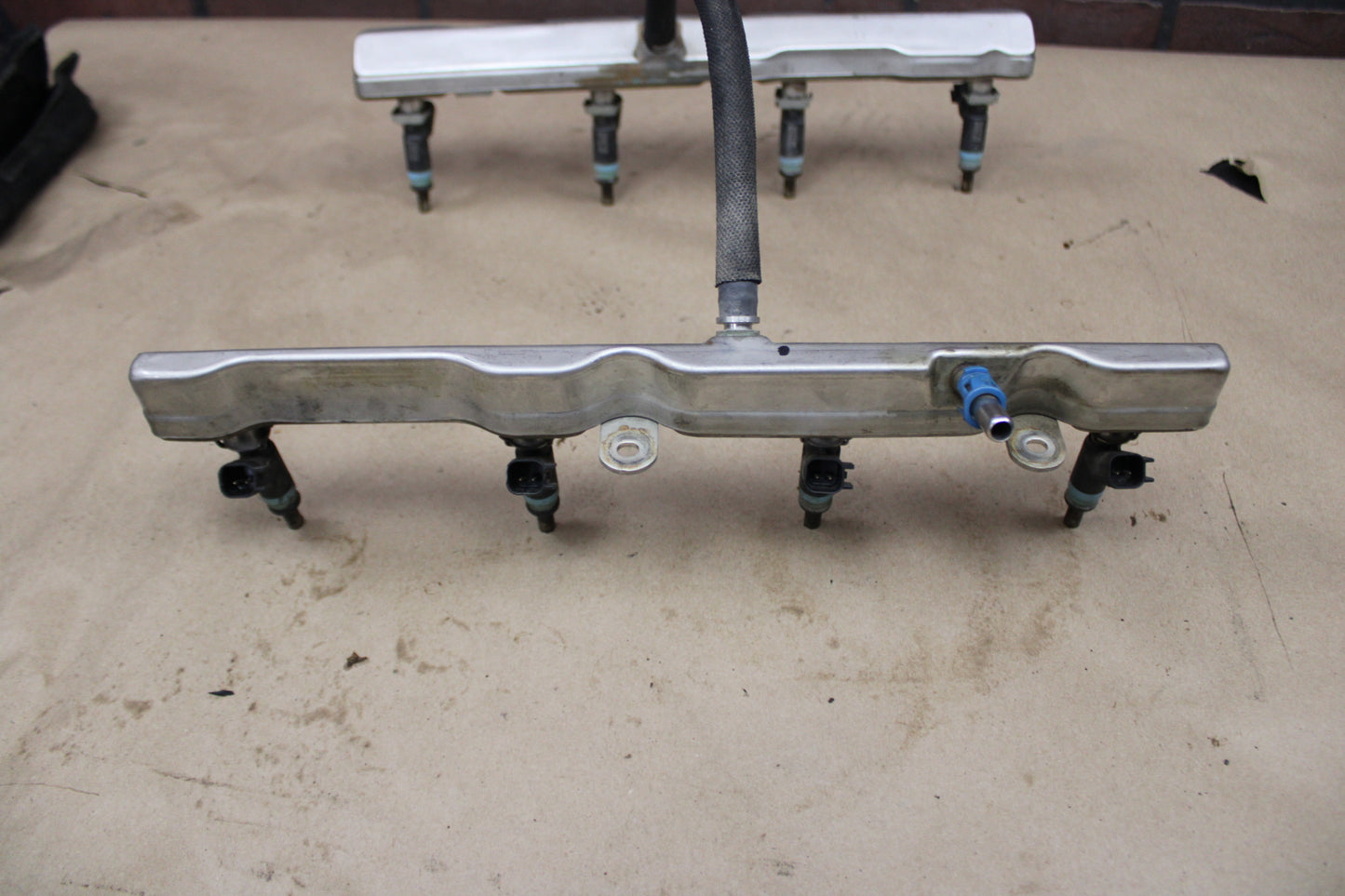 2011-26 Jeep Chrysler Dodge 6.4L V8 Engine Fuel Rail Assembly w/ Injectors OEM