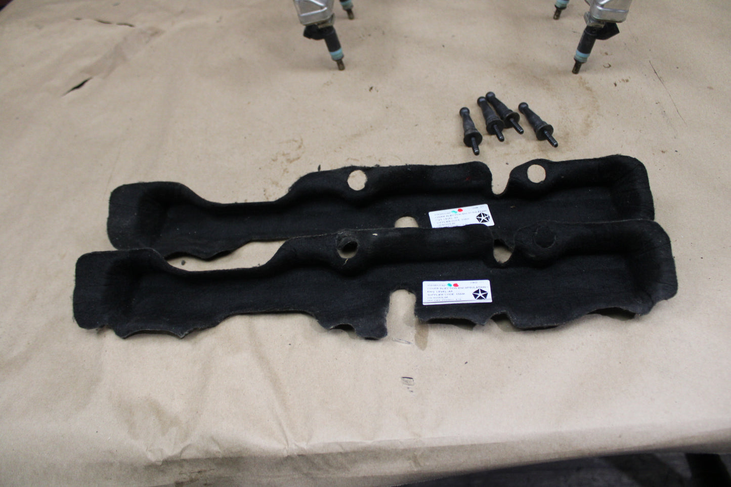 2011-26 Jeep Chrysler Dodge 6.4L V8 Engine Fuel Rail Assembly w/ Injectors OEM