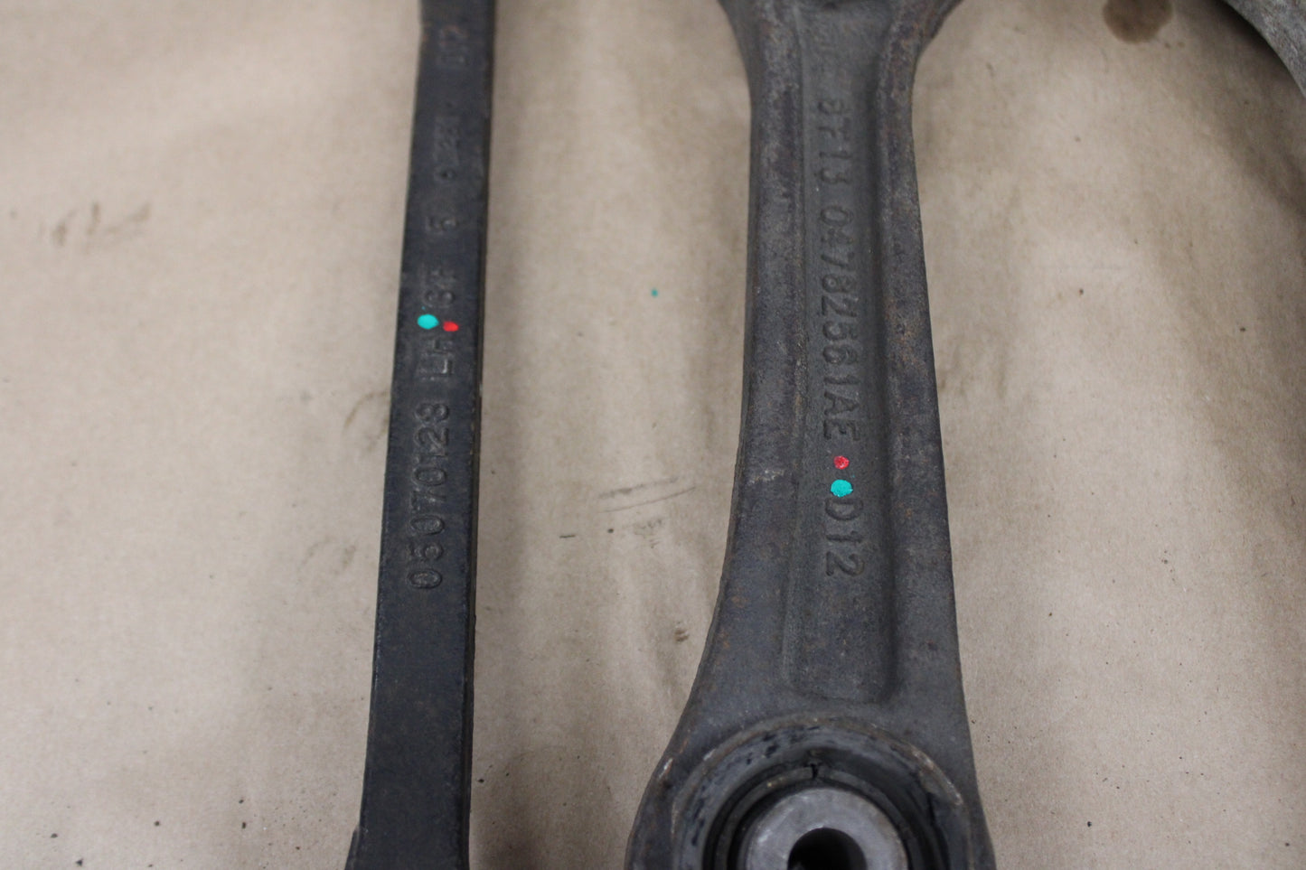 07-10 CHALLENGER CHARGER 300 OEM FRONT RH LH LOWER CONTROL ARM SET