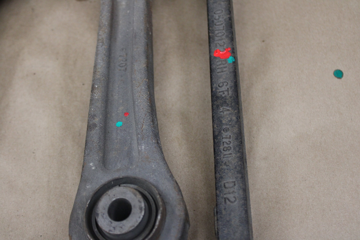 07-10 CHALLENGER CHARGER 300 OEM FRONT RH LH LOWER CONTROL ARM SET