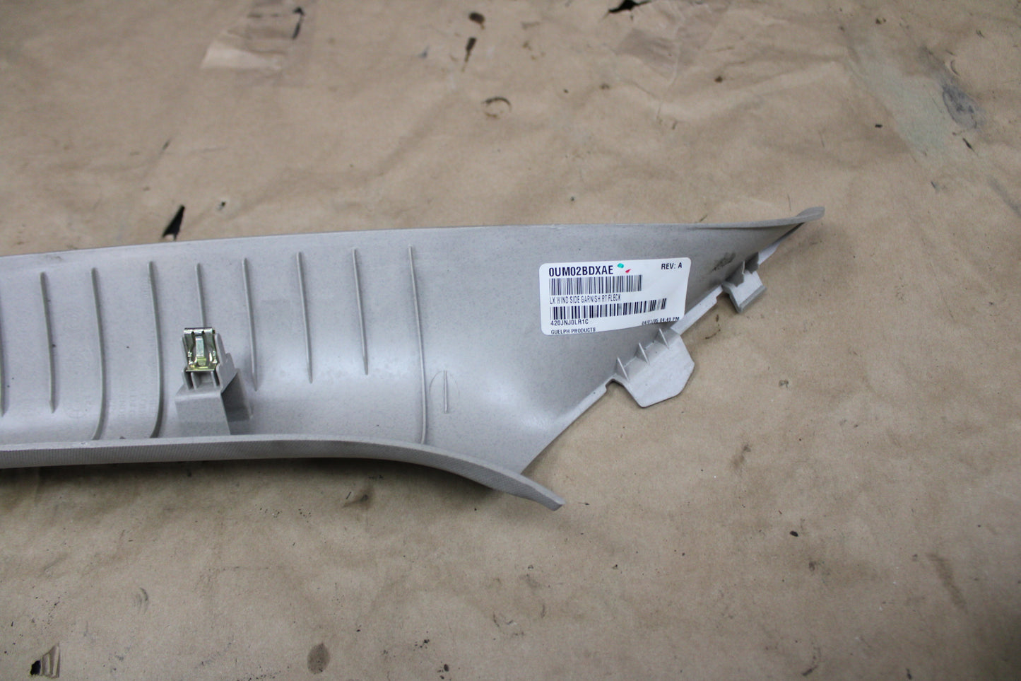 05-10 Chrysler 300 Passenger RH Front A-Pillar Trim Panel OEM 0UM03BDXAE