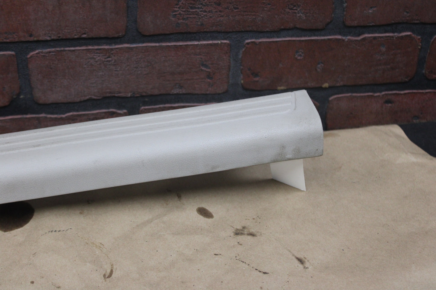 05-10 Charger Magnum 300 Front Passenger RH Scuff Plate Trim Cowl 0UM54BD1AE