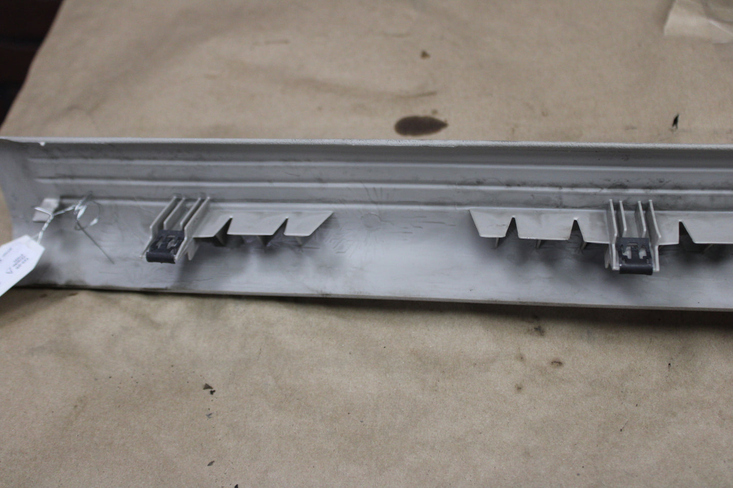 05-10 Charger Magnum 300 Front Passenger RH Scuff Plate Trim Cowl 0UM54BD1AE