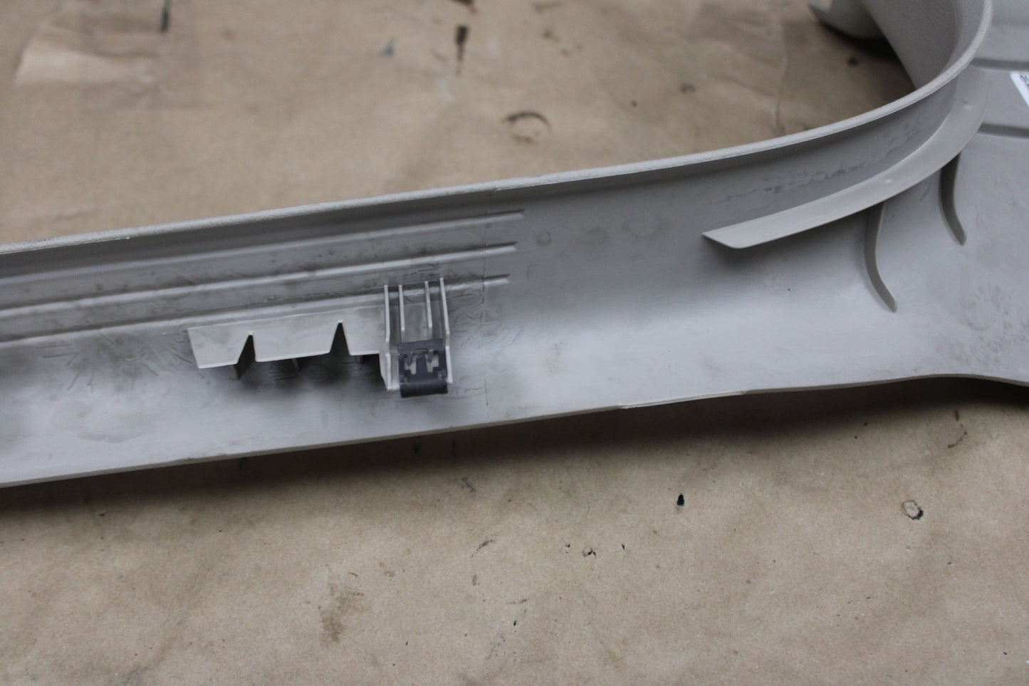 05-10 Charger Magnum 300 Front Passenger RH Scuff Plate Trim Cowl 0UM54BD1AE